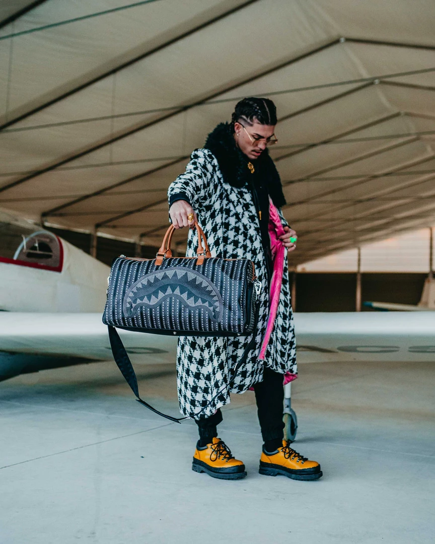 SPRAY GROUND Sprayground Illuchains Duffel Bag - Black / Silver / Brown