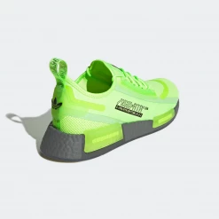 ADIDAS Adids Men's NMD R1 Spectoo Shoes - Signal Green / Grey Six / Grey Four