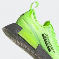 ADIDAS Adids Men's NMD R1 Spectoo Shoes - Signal Green / Grey Six / Grey Four