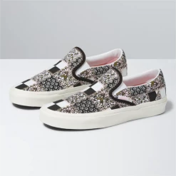 Vans Unisex Patchwork Floral Classic Slip On Shoes - Multi / Marshmallow