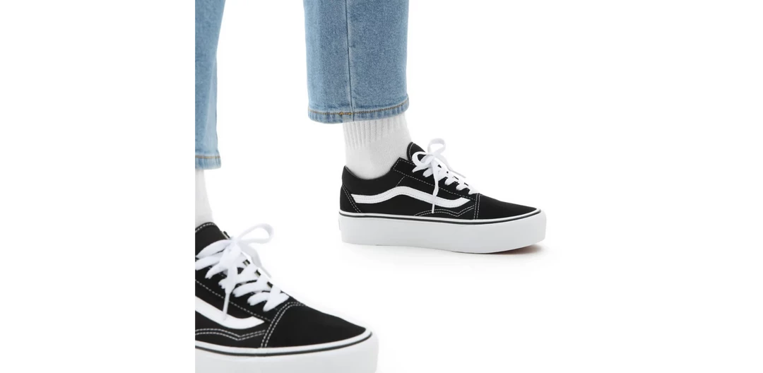 Vans Unisex Platform Old Skool Shoes - Black / White
