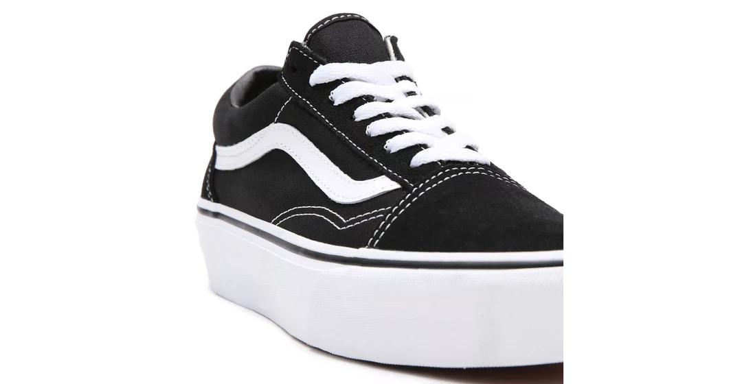 Vans Unisex Platform Old Skool Shoes - Black / White