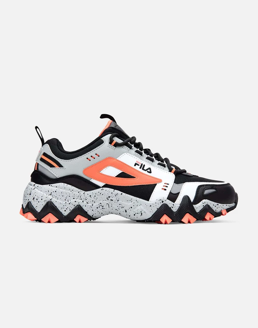 Fila Men's Oakmont TR Shoes - Black / Salmon / Grey